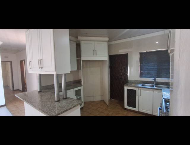 3 BEDROOM SIMPLEX FOR SALE IN SANDFIELD